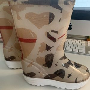 Kids 6/7 Burberry Rain boots
